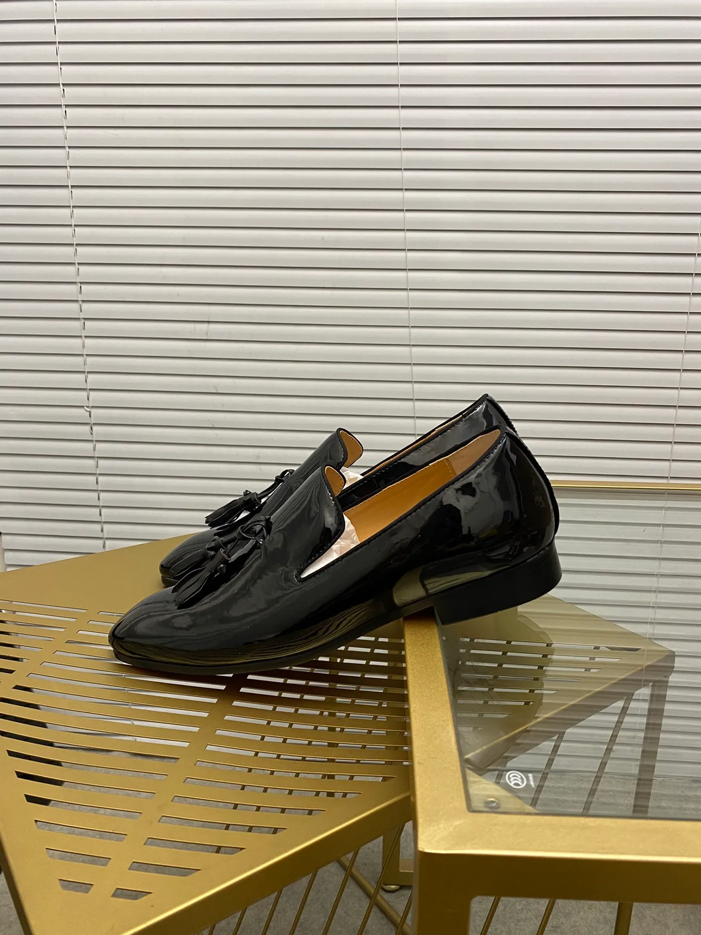 Made to order. Ex-factory price 500. christian louboutin (CL red sole shoes) counter series, casual sneakers for couples 📢 📢 📢 Exclusive hot style release 🎈🎈💪 Movable latex feet 👻 Finished outsole line [Proud] 😝Female 35-40# Male 38#-46, global supply😝 [Top version]: Original imported genuine leather upper, top original leather lining, original molded TPU outsole, original 1:1 detail processing, original shoe last,